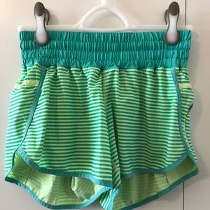 lululemon tracker shorts size 8 Bali breeze